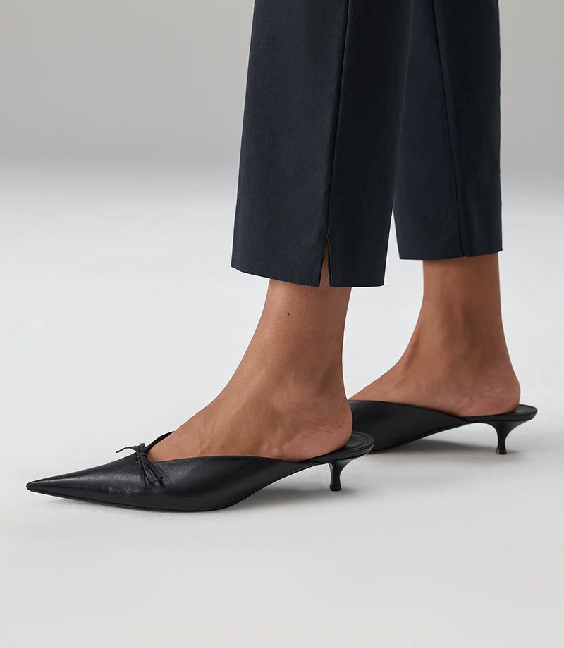 FLARED 7/8-HOSE HILDI in midnight – Detailansicht