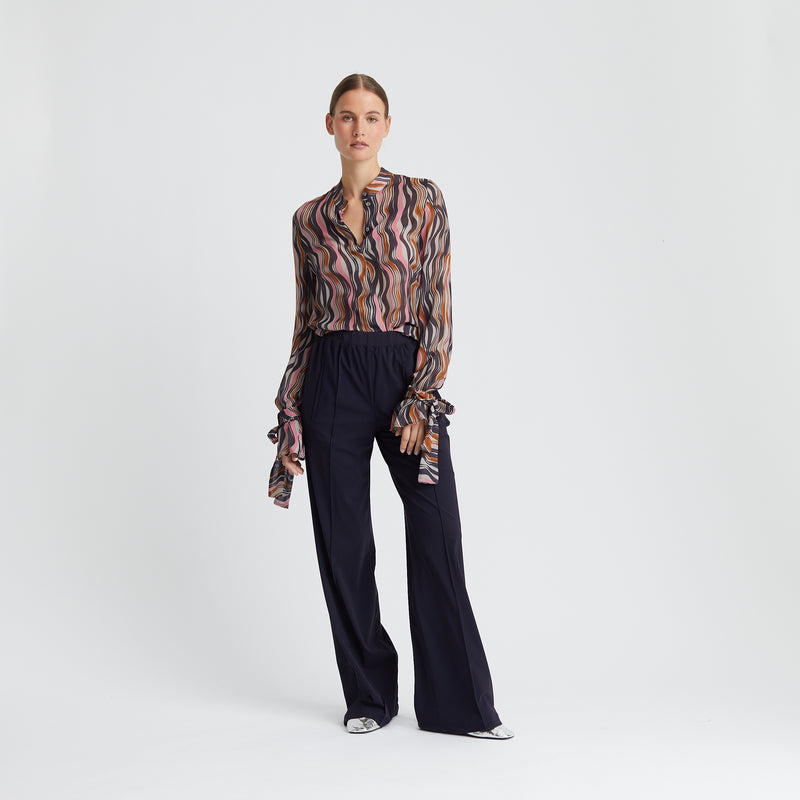 meandering stripes