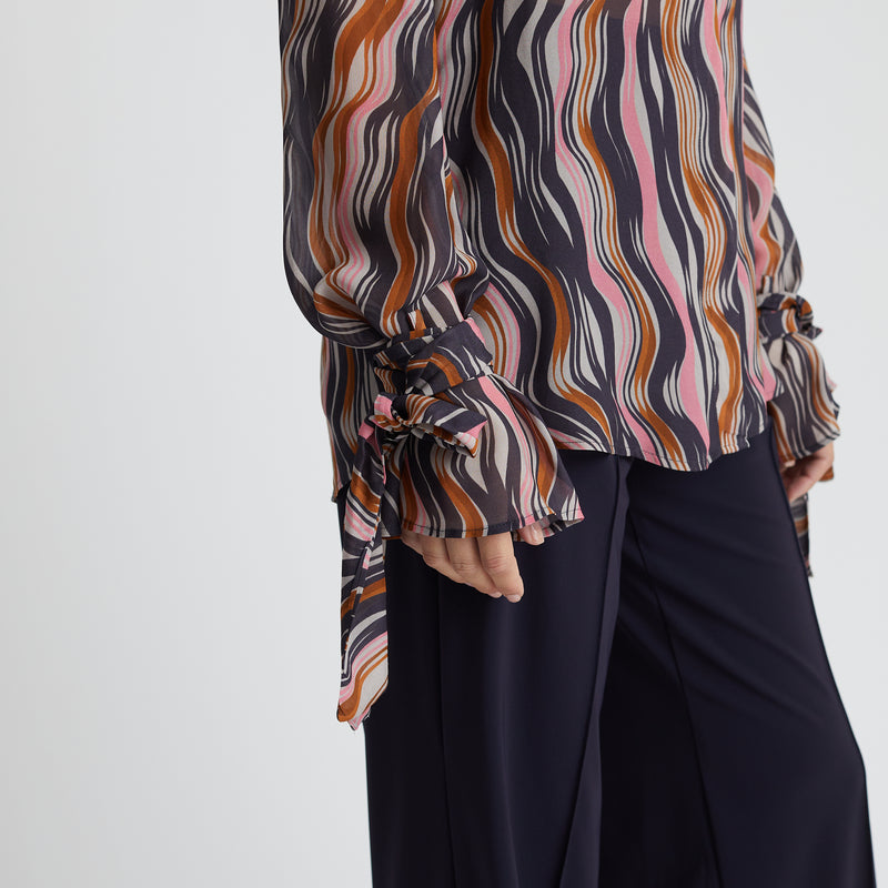 meandering stripes